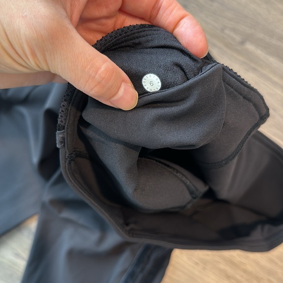 Lululemon Lululemon Wunder Under High-Rise Tight Flocked 28" in Sz 6 - Picture 10 of 16